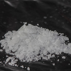 氫氧化鈉主要用于造紙、纖維素紙漿和肥皂的生產、合成洗滌劑、合成脂肪酸和動植物脂肪的精煉。